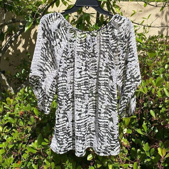 Anthropolgie Sunday in Brooklyn Black & Gray Abstract Print Blouse. Medium. EUC! - Picture 1 of 5